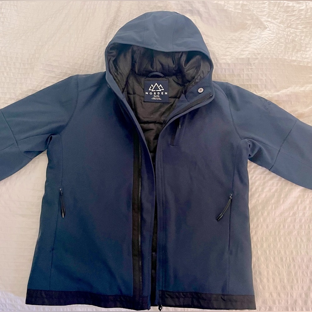 Norden, hooded Ski / Snowboard Jacket; heavyweight for cold weather.